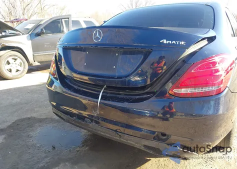 2015 Mercedes-Benz C 300 Luxury 4Matic из США, поврежденный, VIN 55SWF4KB8FU015031